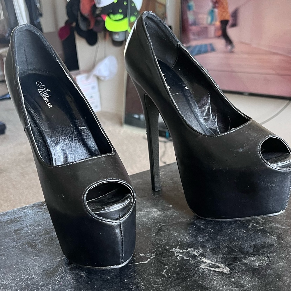 2 FOR 1 sling back and closed heel